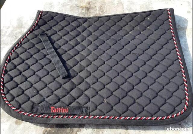 Tapis noir Tattini