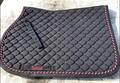 Tapis noir Tattini