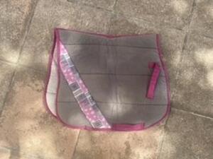 tapis rose et taupe