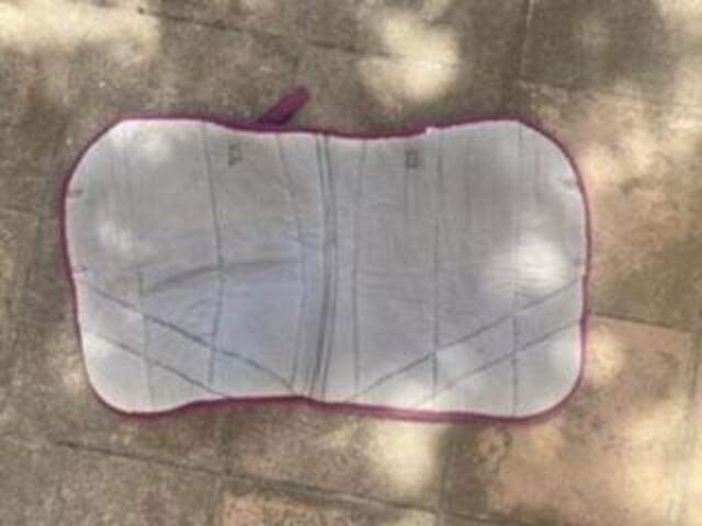 tapis rose et taupe