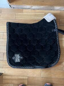 Tapis de selle Escadron Dressage
