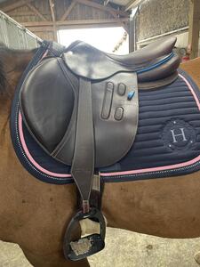 Selle GBS parfait état liseré bleu