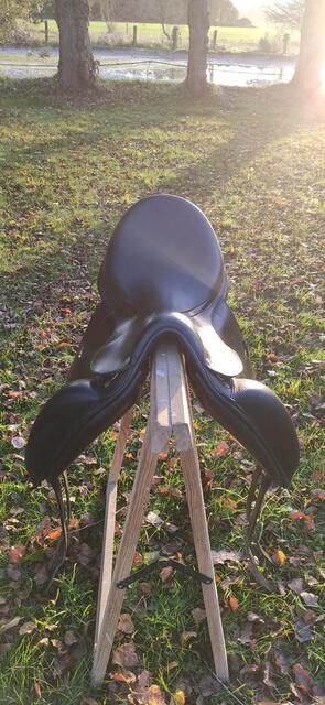 Selle de dressage equipe Emporio 17 pouces