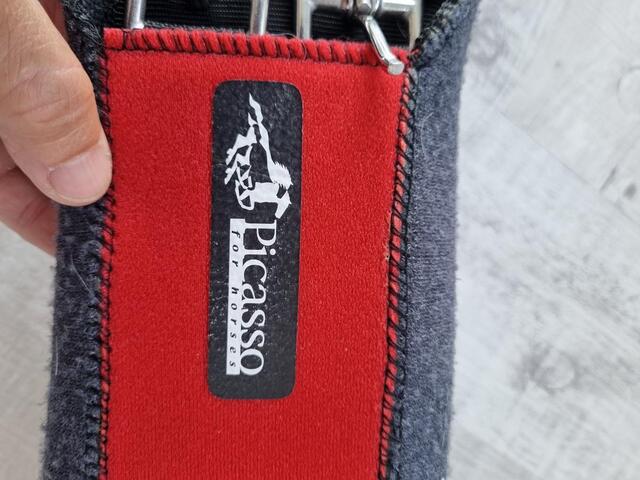 Sangle de couleur rouge Taille 115 cm avec élastique Marque PICASSO