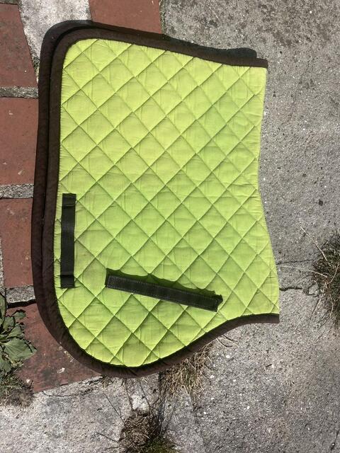 Tapis de selle vert pomme Lamicell
