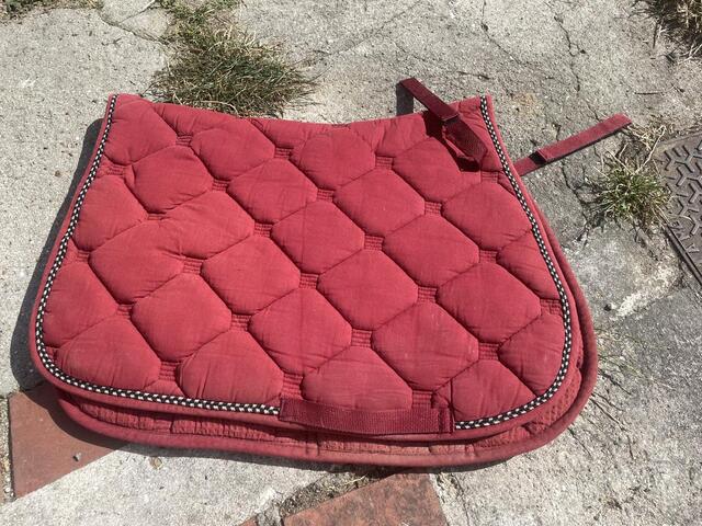 Tapis de selle bordeaux Equithème