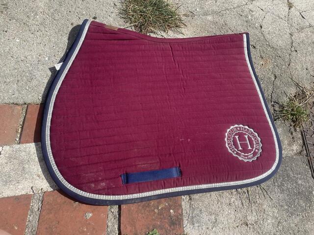 Tapis de Selle Harcour Karembar bordeaux