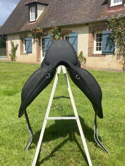 Selle de dressage neuve Childeric DPL livrée fin 2023