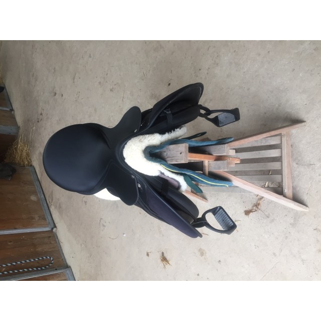Selle Synthétique Équipée