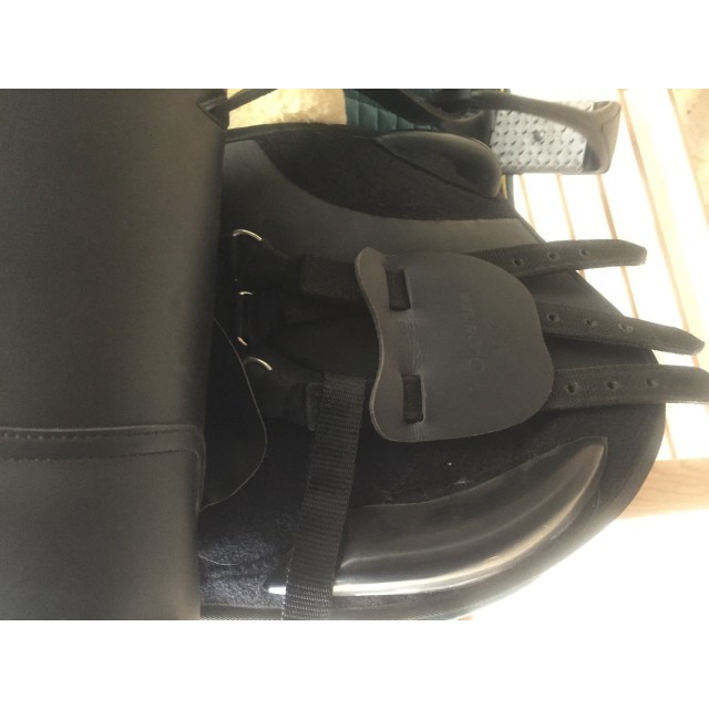 Selle Synthétique Équipée