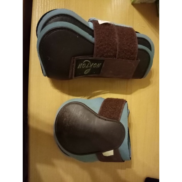 Guêtres et pb Norton poney