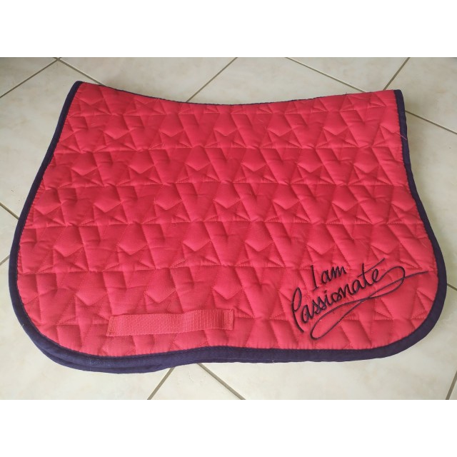 Tapis rouge et bleu marine détails étoiles
