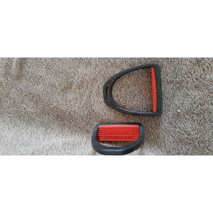 Etriers en composite taille enfant noir et rouge TBE