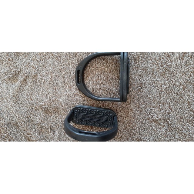 Etriers en composite taille enfant noir TBE