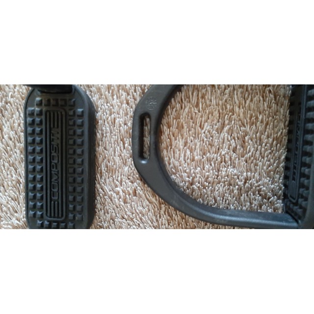 Etriers en composite taille enfant noir TBE