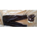2 pantalons Geologic taille 4 ans + gants antidérapant