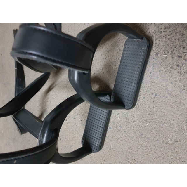 ensemble etriers et etrivieres