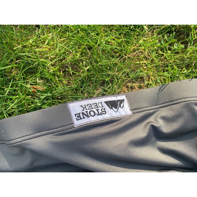 « Sous couverture » ou « anti taches »