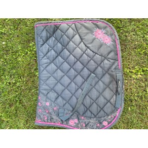 Tapis gris et rose poney