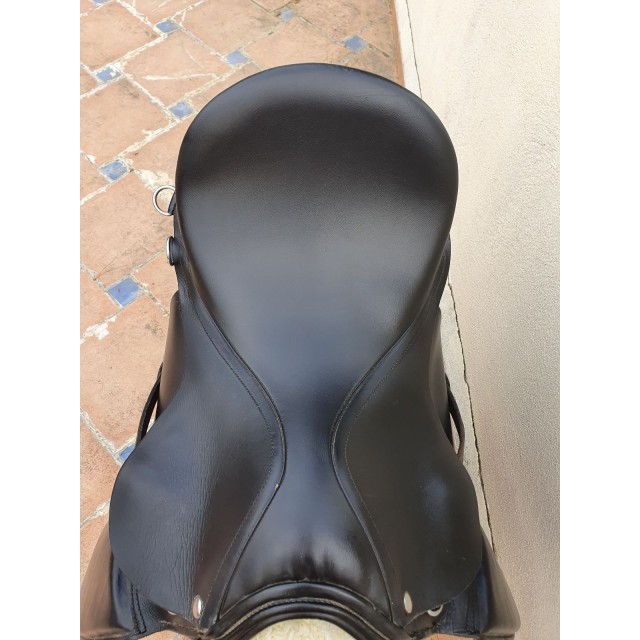 Selle noir mixte orientée dressage (équipée).