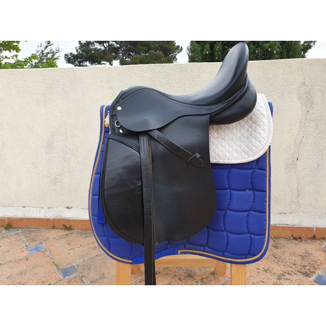 Selle noir mixte orientée dressage (équipée).