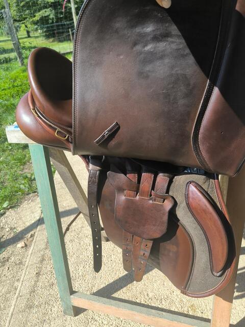 Selle Bates 17,5 pouces