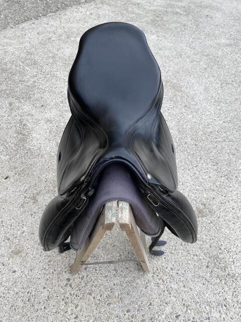 Selle dressage forestier modèle Saumur taille 17,5
