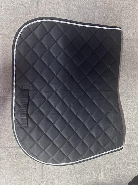 tapis dyon noir