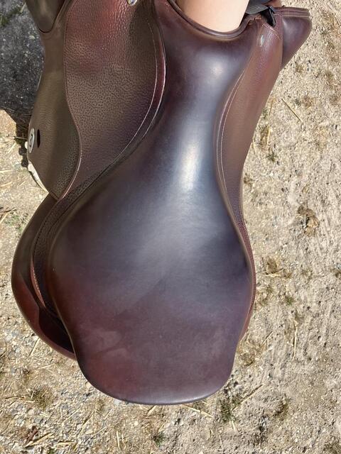 Selle Meyer Semi-creuse 17’’ 2022