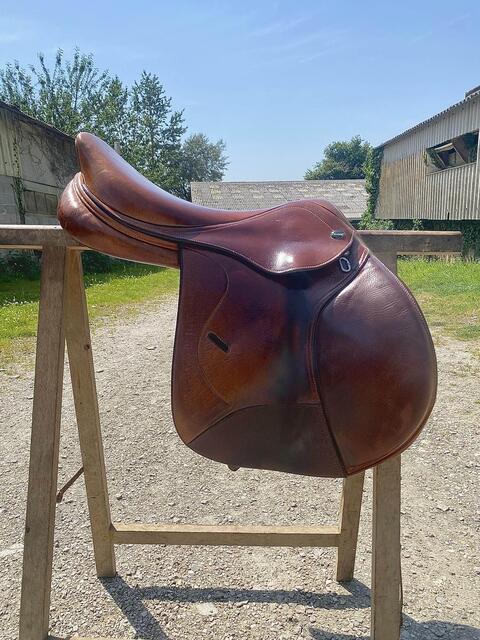 Selle Ikonic
