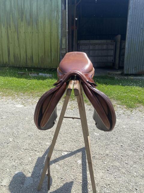 Selle Ikonic