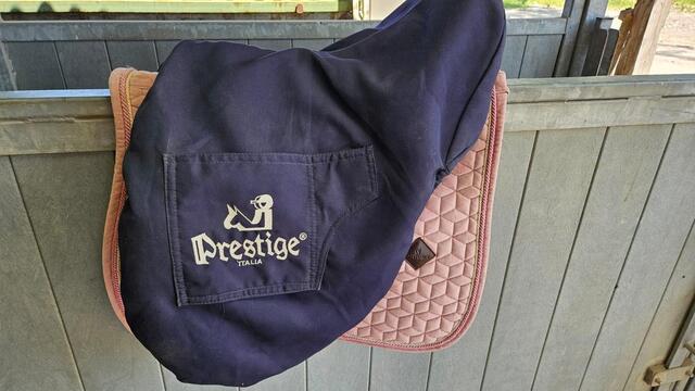 Selle Prestige modèle Versailles, 17"