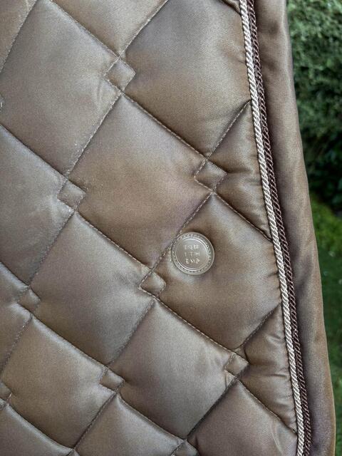 Tapis marron satin