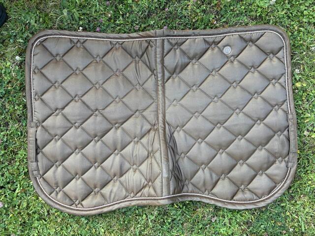 Tapis marron satin