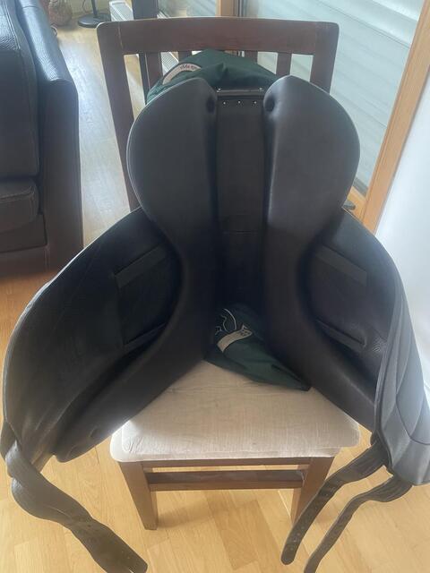 Selle de dressage noire Forestier (Aachen)