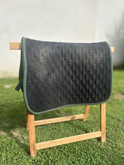 TAPIS HORZE MIXTE VERT LISERÉ NOIR AVEC PERLES