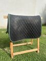 TAPIS HORZE MIXTE VERT LISERÉ NOIR AVEC PERLES