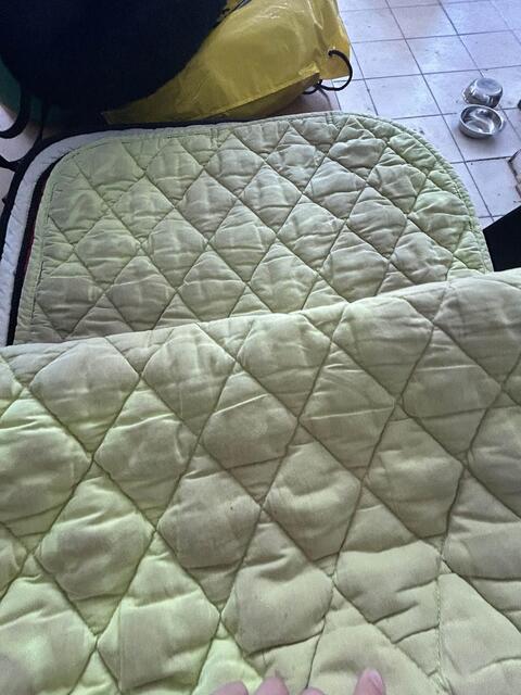 tapis equitheme gris et jaune fluo