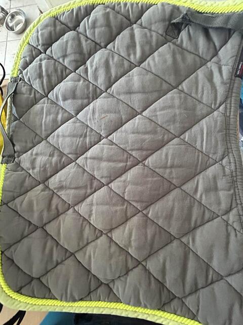tapis equitheme gris et jaune fluo