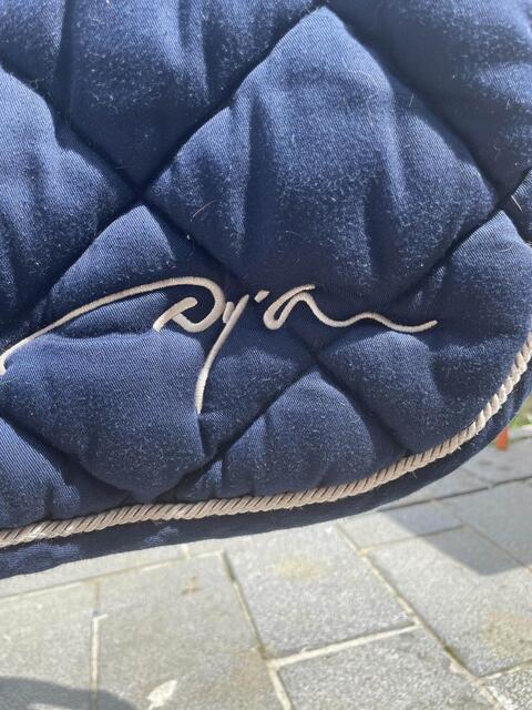 ensemble bonnet tapis dy’on poney