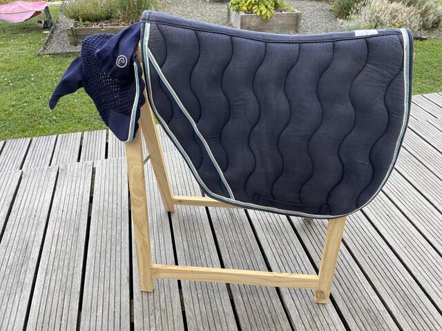 Tapis et bonnet de concours