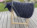 Tapis et bonnet de concours