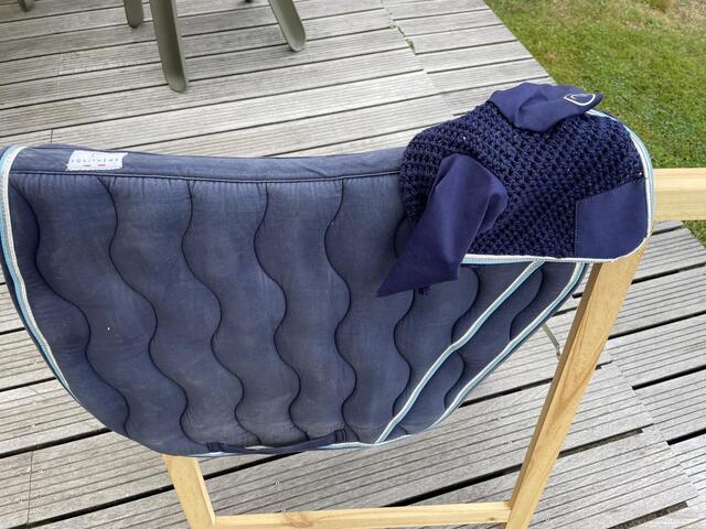 Tapis et bonnet de concours