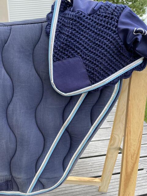 Tapis et bonnet de concours