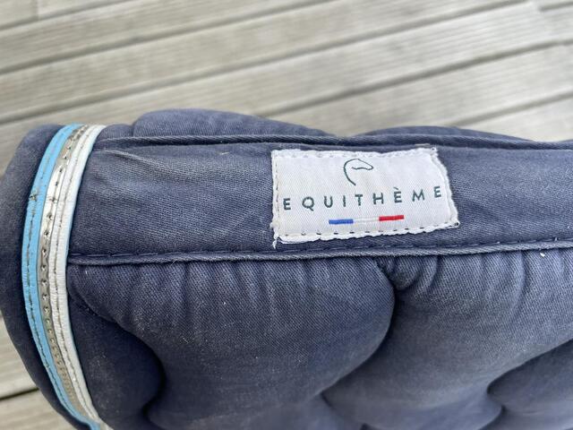 Tapis et bonnet de concours