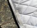 Tapis blanc bordure brillant argent