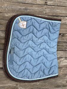 tapis bleu lagon