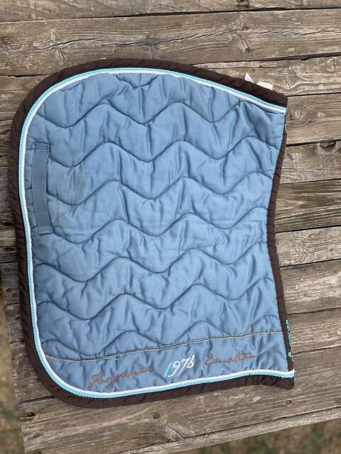tapis bleu lagon