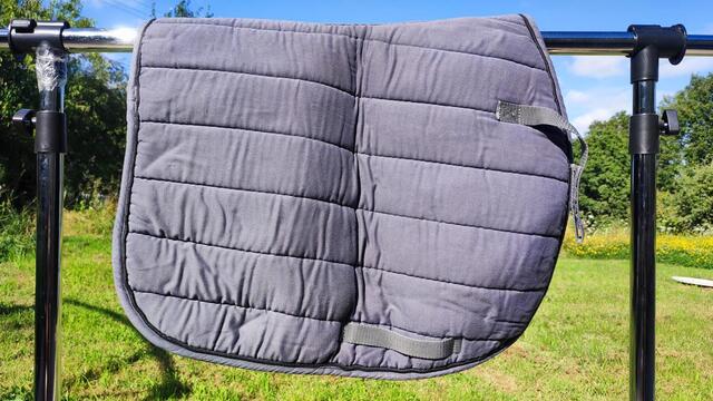 Tapis gris poney Nicolas Touzaint