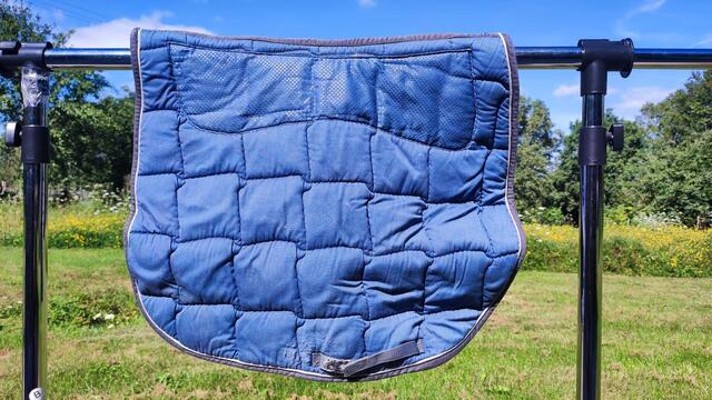 Tapis bleu taille poney Fouganza
